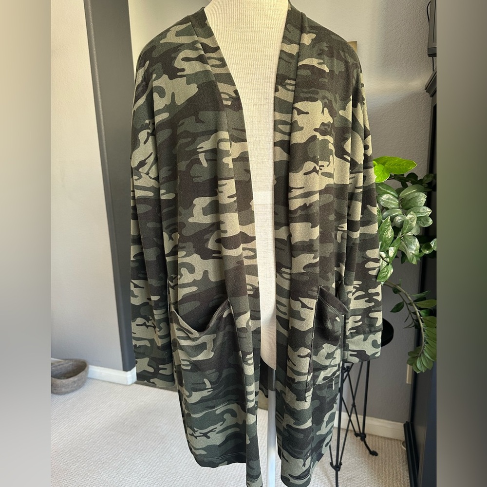 Sanctuary open front camo knit cardigan, size large - Picture 4 of 11